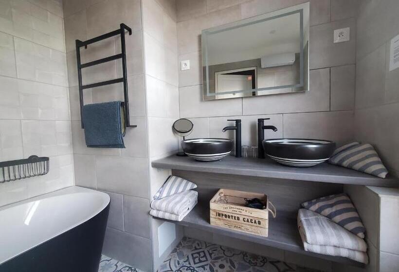 اتاق استاندارد چهار تخته, Hôtel Les Orangers