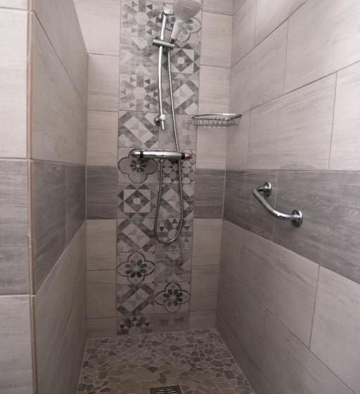 اتاق استاندارد با چشم‌انداز باغ, Hôtel Les Orangers