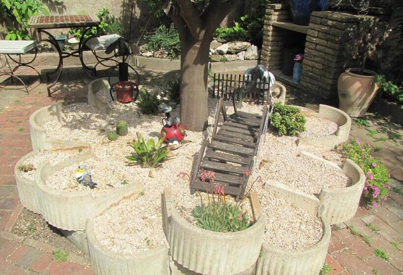 اتاق استاندارد با چشم‌انداز باغ, Hôtel Les Orangers