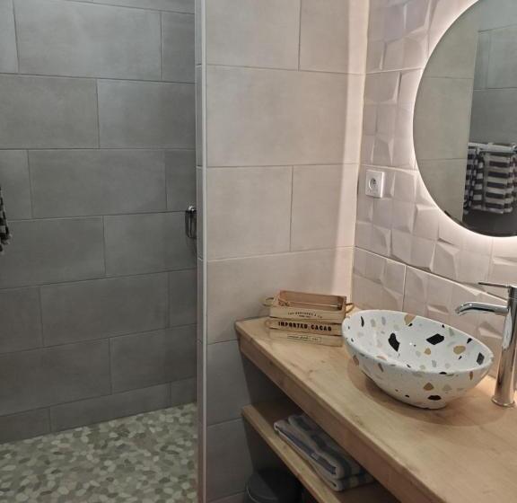 اتاق استاندارد با تراس, Hôtel Les Orangers
