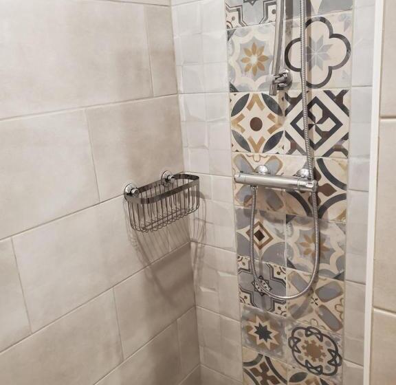 اتاق استاندارد با تراس, Hôtel Les Orangers
