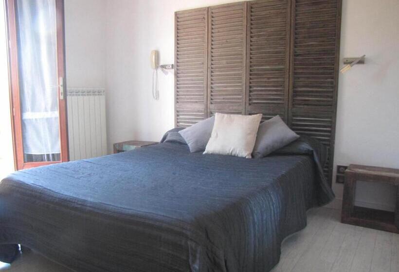 اتاق استاندارد با تراس, Hôtel Les Orangers