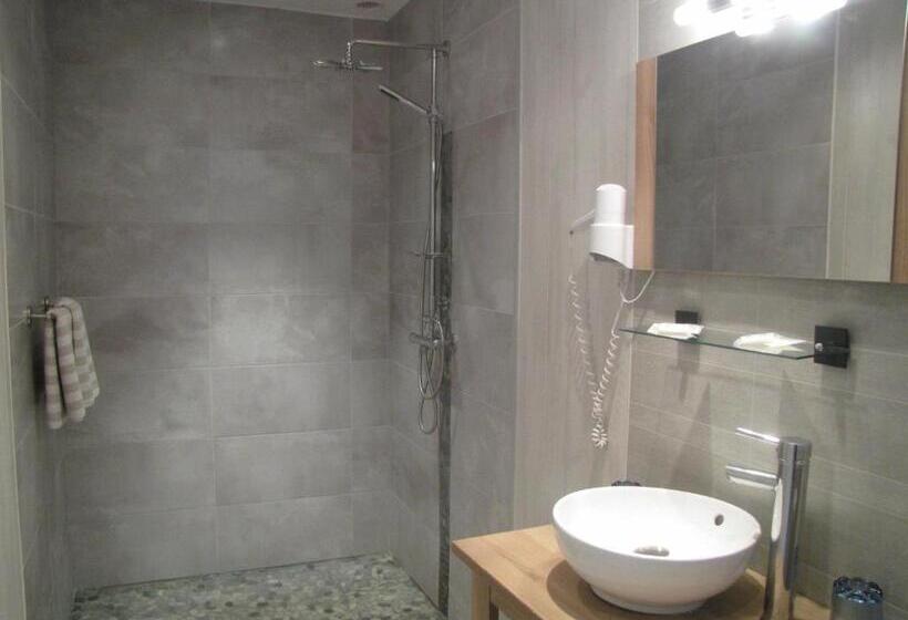 اتاق استاندارد با تراس, Hôtel Les Orangers
