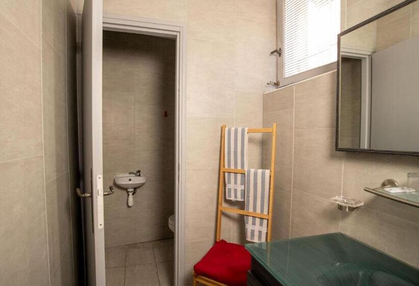 اتاق لوکس با تخت بزرگ, Hôtel Les Orangers