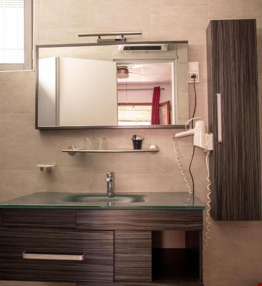اتاق لوکس با تخت بزرگ, Hôtel Les Orangers