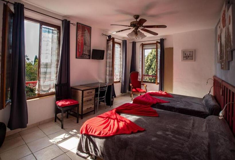 اتاق سوپریور با چشم‌انداز باغ, Hôtel Les Orangers