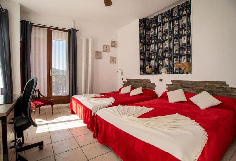اتاق استاندارد چهار تخته, Hôtel Les Orangers