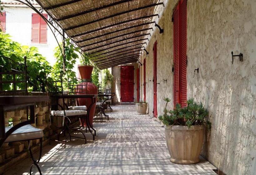 اتاق لوکس با تخت بزرگ, Hôtel Les Orangers