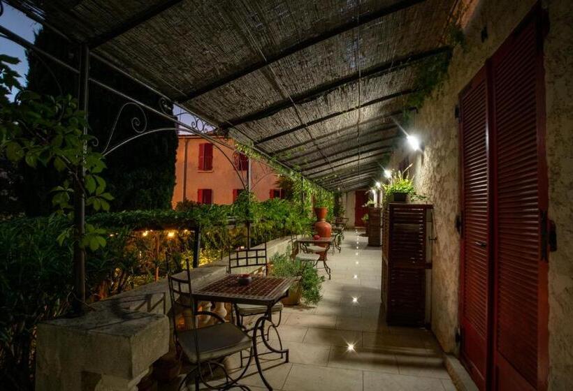 اتاق استاندارد با چشم‌انداز باغ, Hôtel Les Orangers