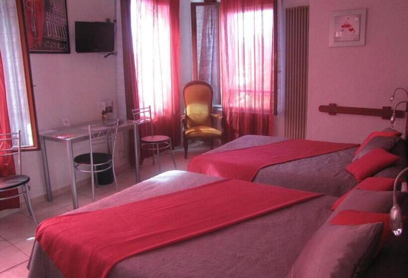 اتاق سوپریور با چشم‌انداز باغ, Hôtel Les Orangers