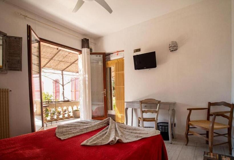 اتاق استاندارد با تراس, Hôtel Les Orangers