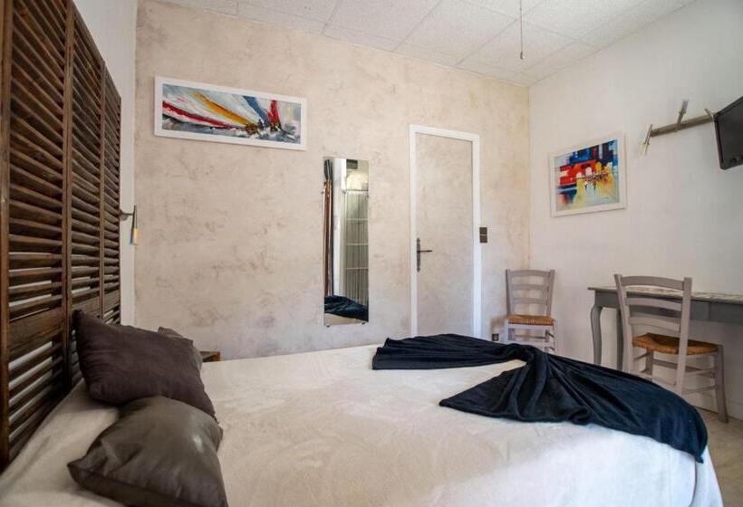 اتاق استاندارد با تراس, Hôtel Les Orangers