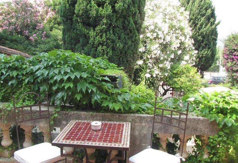 اتاق استاندارد با تراس, Hôtel Les Orangers