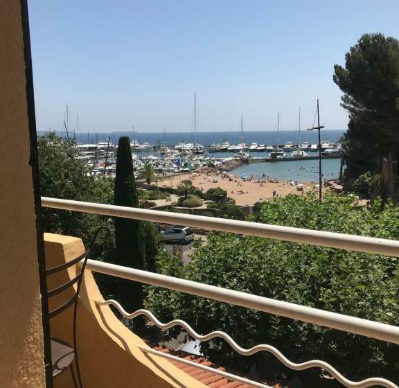 اتاق سه نفره دلوکس با چشم‌انداز دریا, La Calanque