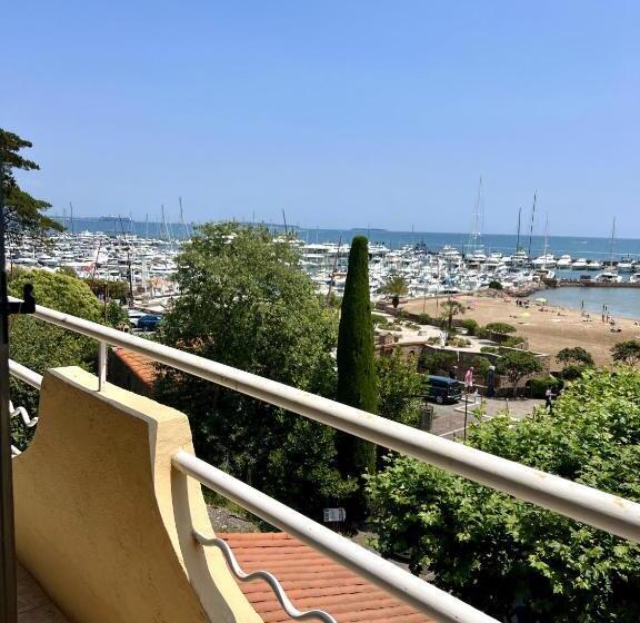 اتاق سه نفره دلوکس با چشم‌انداز دریا, La Calanque