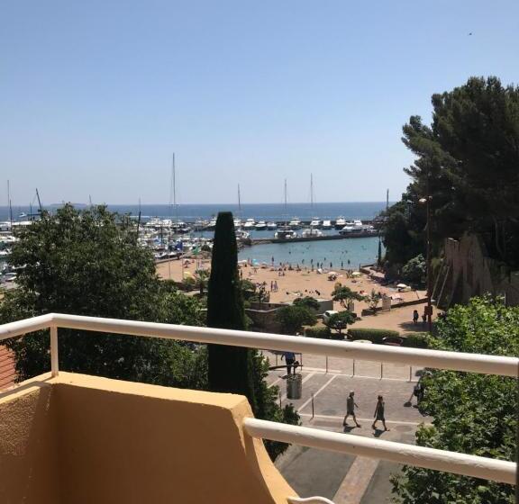 اتاق لوکس با بالکن و چشم‌انداز دریا, La Calanque