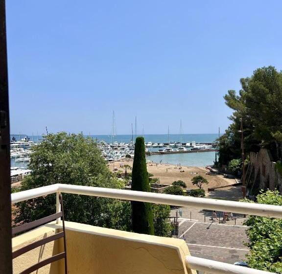 اتاق لوکس با بالکن و چشم‌انداز دریا, La Calanque