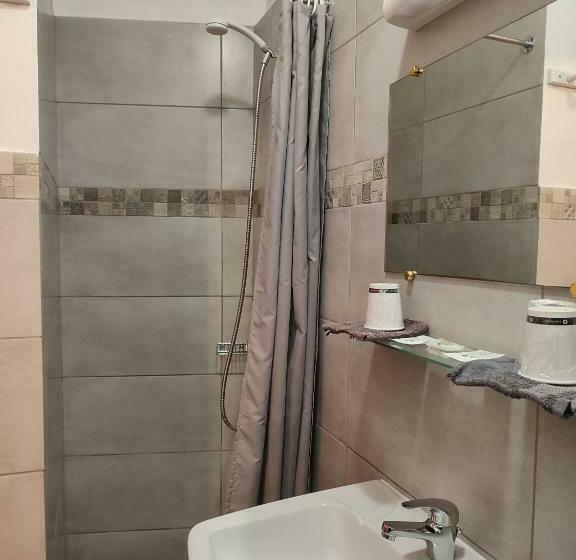 اتاق استاندارد سه نفره, Régina
