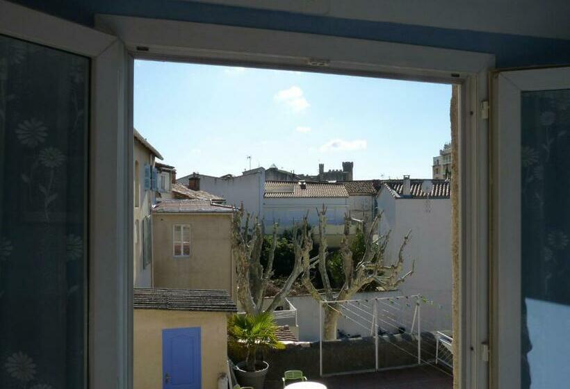 اتاق پنج‌تخته استاندارد, Régina