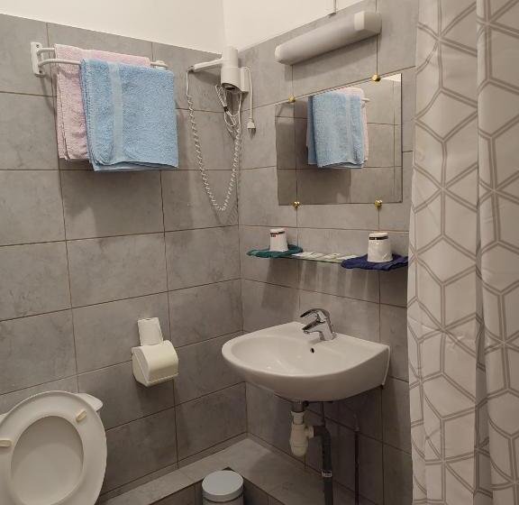 اتاق پنج‌تخته استاندارد, Régina