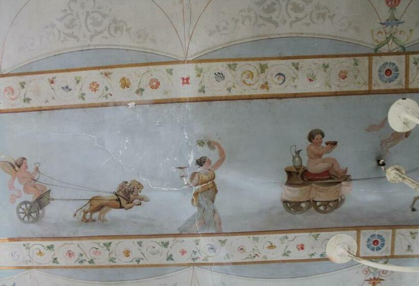 اتاق کلاسیک, Chateau Du Four De Vaux