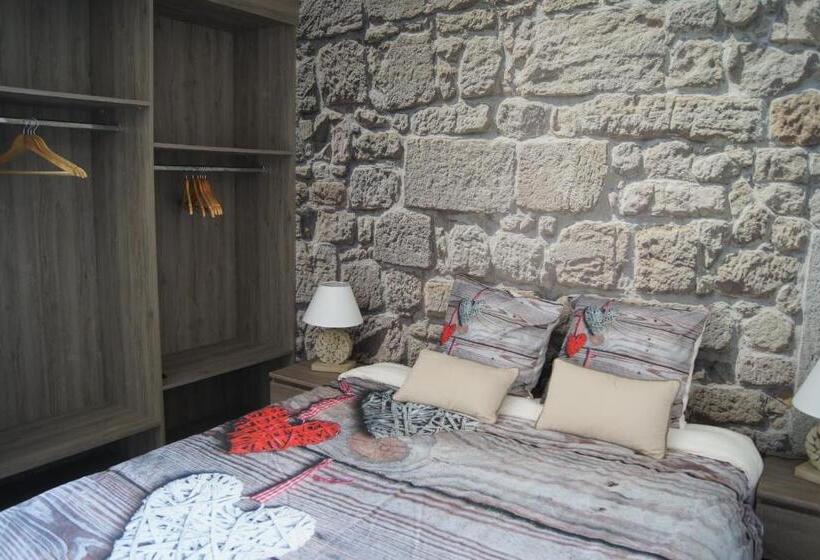 استودیو خانوادگی, La Bastide De L'olivier