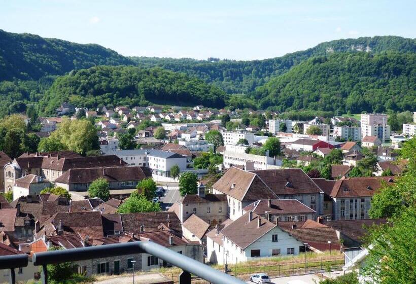 اتاق راحتی, La Colline Aux Yeux Doubs