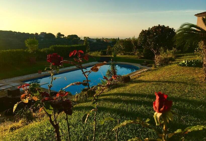 سوئیت با وان آب گرم, Villa Antoline