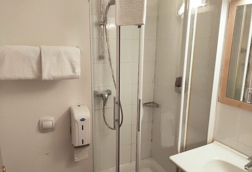 اتاق استاندارد سه نفره, Brit Hotel Essentiel Cahors Nord