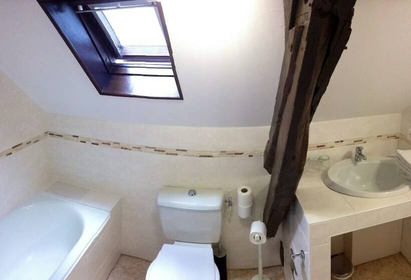 اتاق استاندارد سه نفره, Hôtel Le Magenta