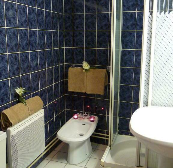 اتاق استاندارد چهار تخته, Hôtel Rond Point