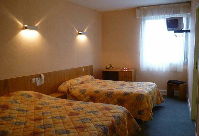 اتاق استاندارد چهار تخته, Hôtel Rond Point