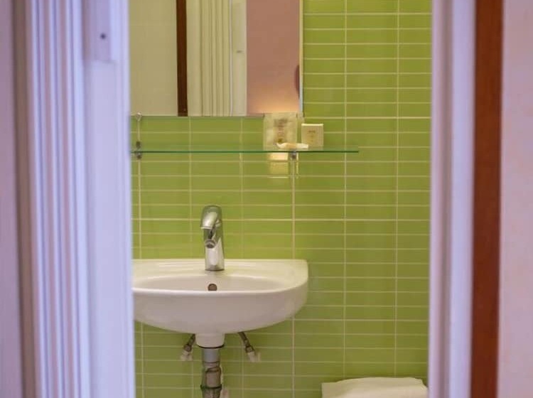 اتاق استاندارد یک نفره, Le Marais Restaurant Caillebotte