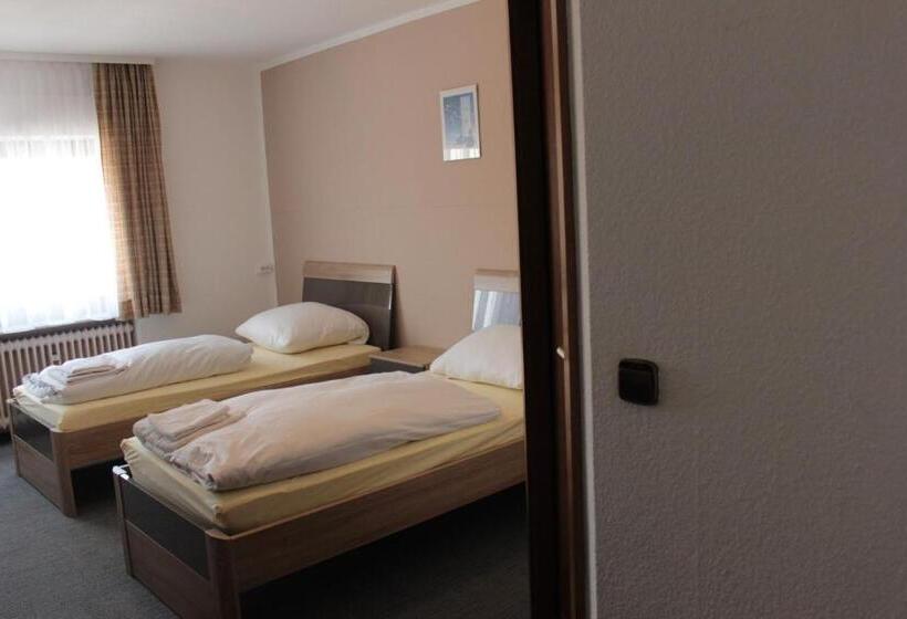 اتاق استاندارد سه نفره, Airport Hotel Zum Taubengrund