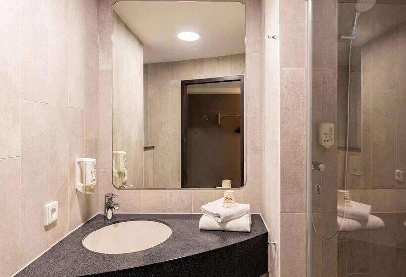 اتاق استاندارد سه نفره, B&b Hotel Essen City