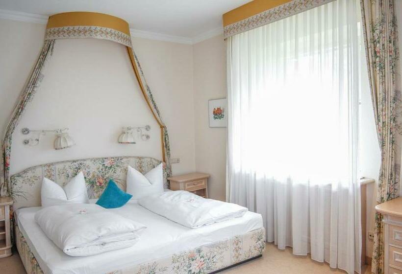 سوئیت مدیریتی 2 خوابه, Villa Adolphine