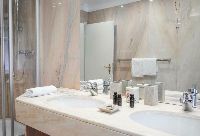سوئیت مدیریتی 2 خوابه, Villa Adolphine