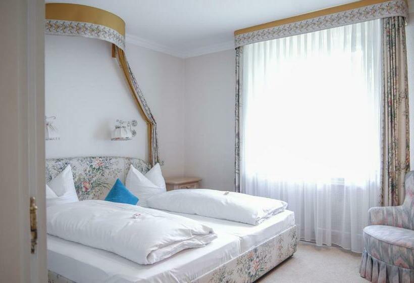 سوئیت مدیریتی 2 خوابه, Villa Adolphine