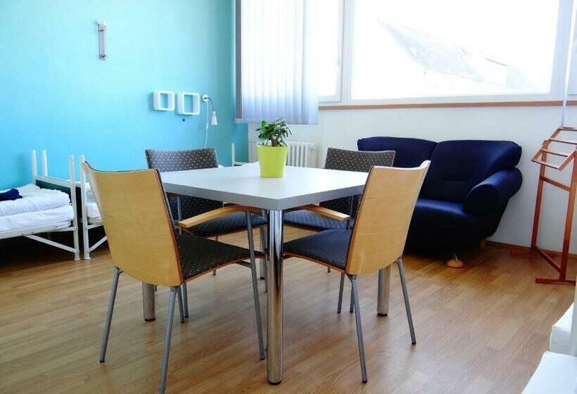 اتاق استاندارد چهارنفره با سرویس بهداشتی مشترک, Hostel Stralsund
