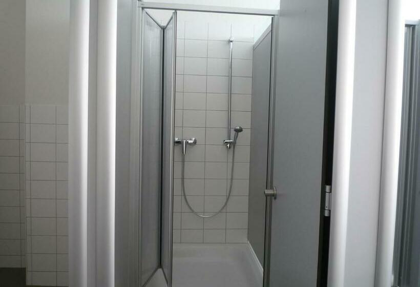اتاق استاندارد با سرویس بهداشتی مشترک, Hostel Stralsund