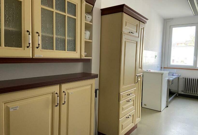 اتاق استاندارد یک تخته با سرویس بهداشتی مشترک, Hostel Stralsund