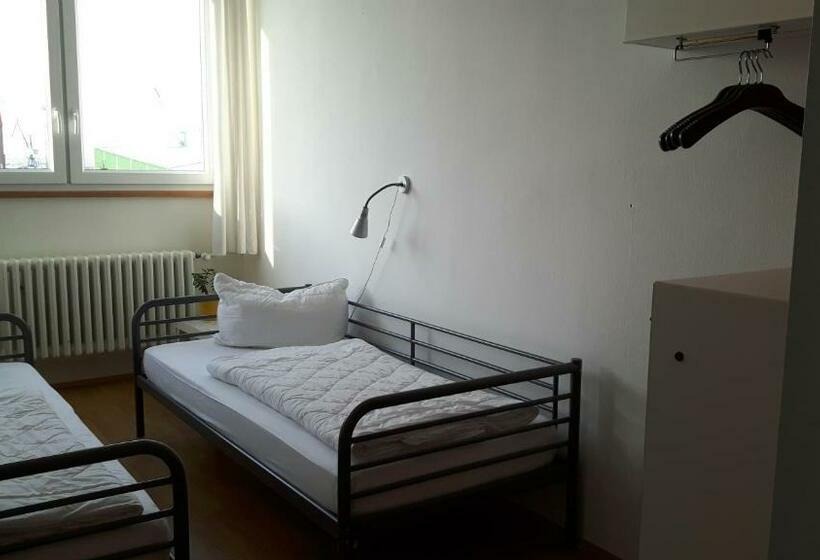 اتاق استاندارد یک تخته با سرویس بهداشتی مشترک, Hostel Stralsund