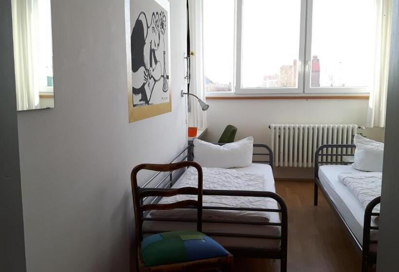 اتاق استاندارد با سرویس بهداشتی مشترک, Hostel Stralsund