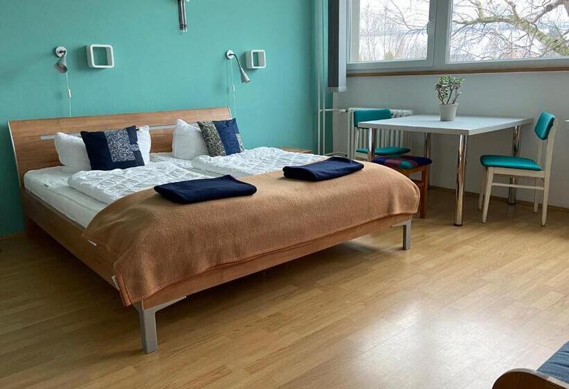 اتاق استاندارد سه تخته با سرویس بهداشتی مشترک, Hostel Stralsund