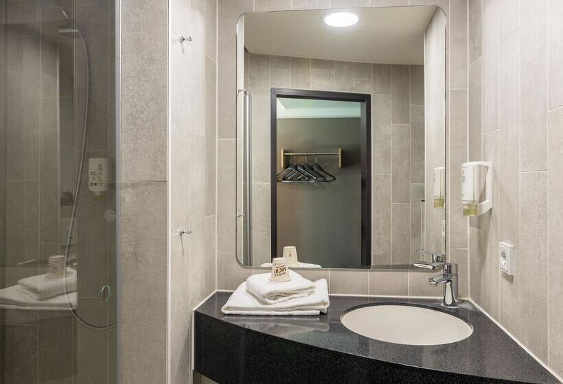 اتاق استاندارد, B&b Hotel Düsseldorf Mitte
