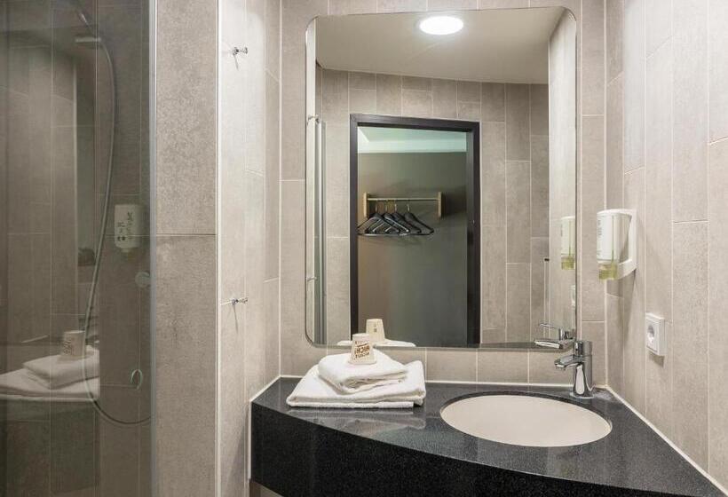 اتاق خانوادگی, B&b Hotel Düsseldorf Mitte
