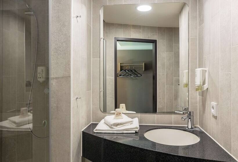 اتاق استاندارد سه نفره, B&b Hotel Düsseldorf Mitte