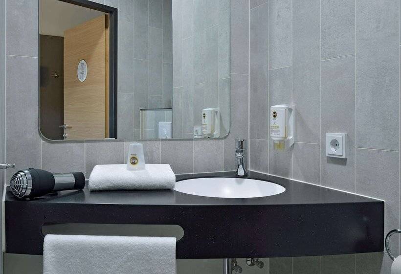 اتاق استاندارد سه نفره, B&b Hotel Frankfurt West