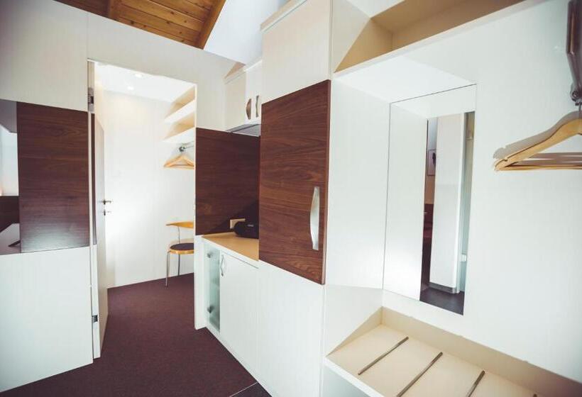 سوییت جونیور, Und Appartementhof Waldeck