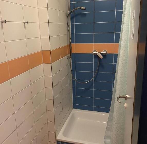 اتاق استاندارد با سرویس بهداشتی مشترک, Jugendherberge Lübeck Altstadt